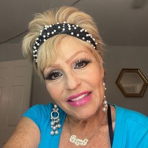 Meet your Posher, Renee